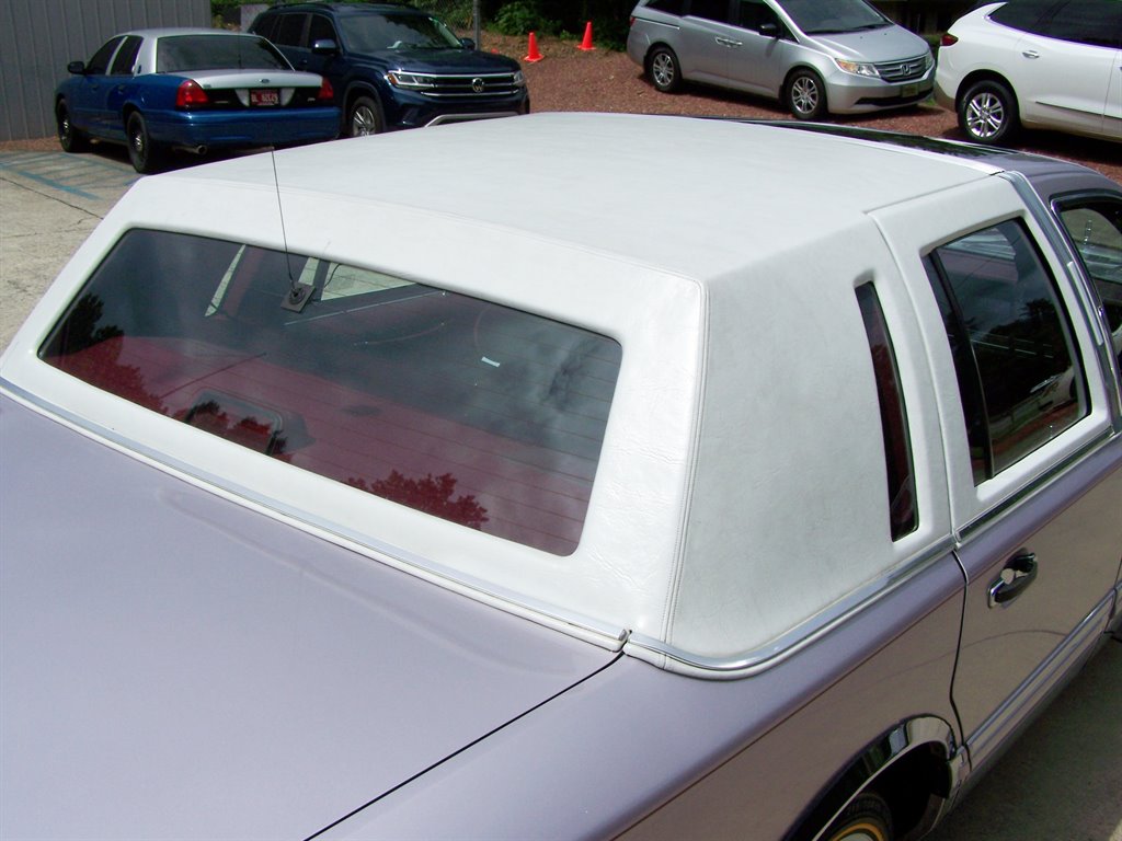 1991 Lincoln Town Car - $20,890