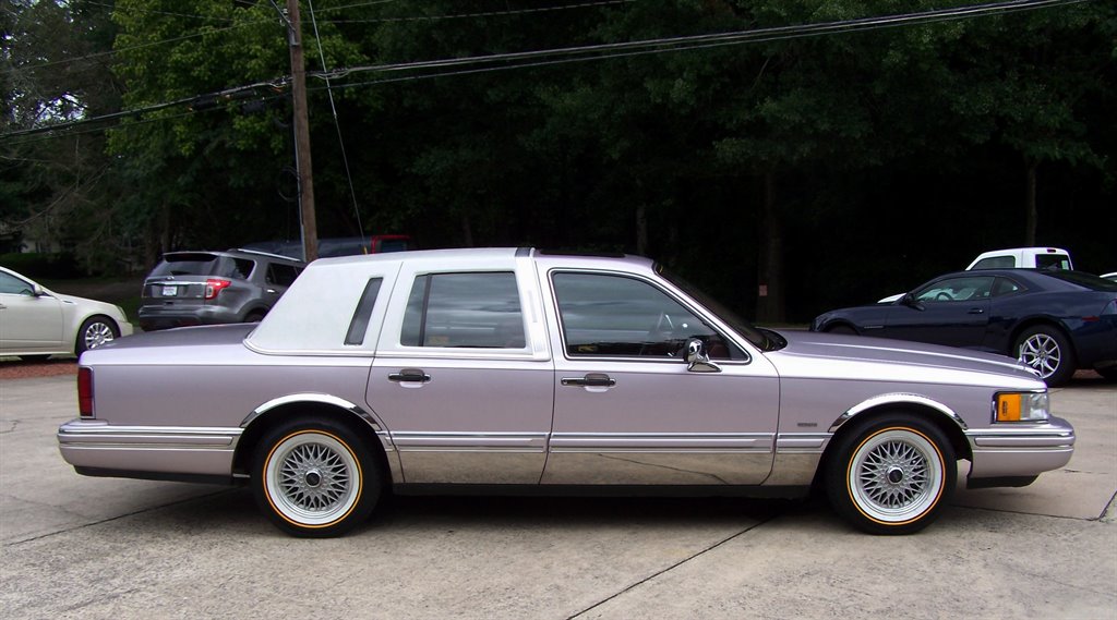 1991 Lincoln Town Car - $20,890