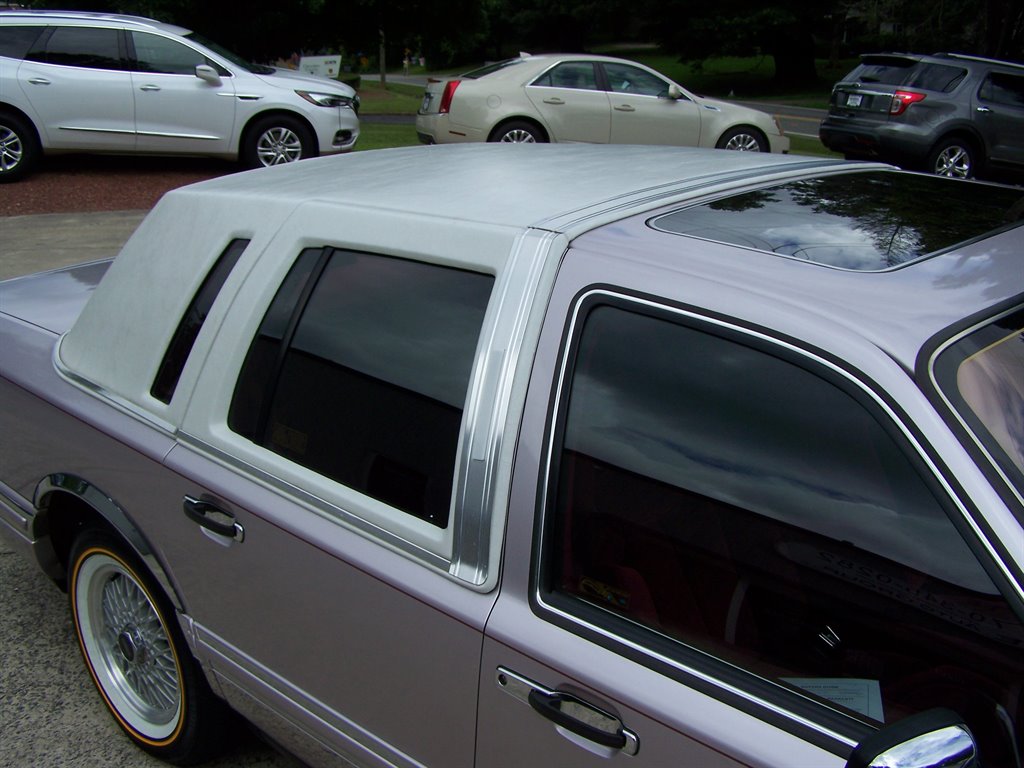1991 Lincoln Town Car - $20,890