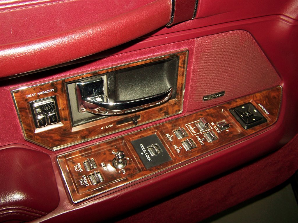 1991 Lincoln Town Car - $20,890
