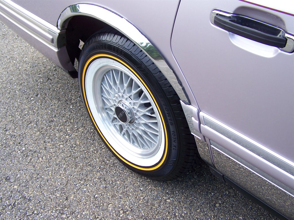 1991 Lincoln Town Car - $20,890