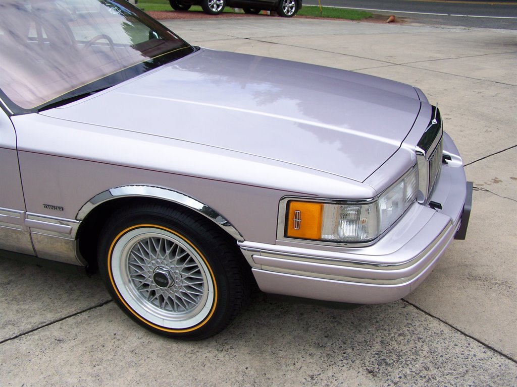 1991 Lincoln Town Car - $20,890