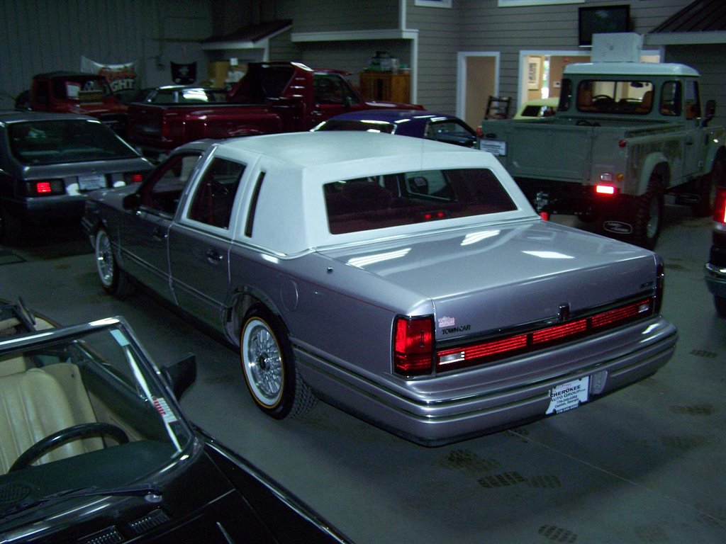 1991 Lincoln Town Car - $20,890