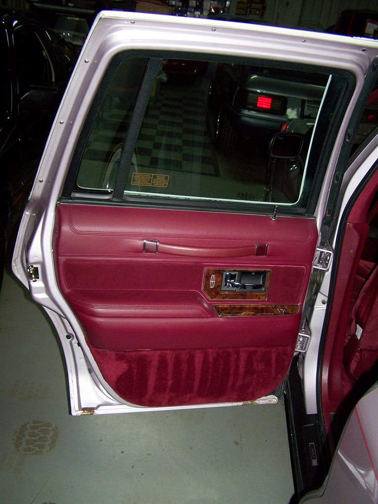 1991 Lincoln Town Car - $20,890