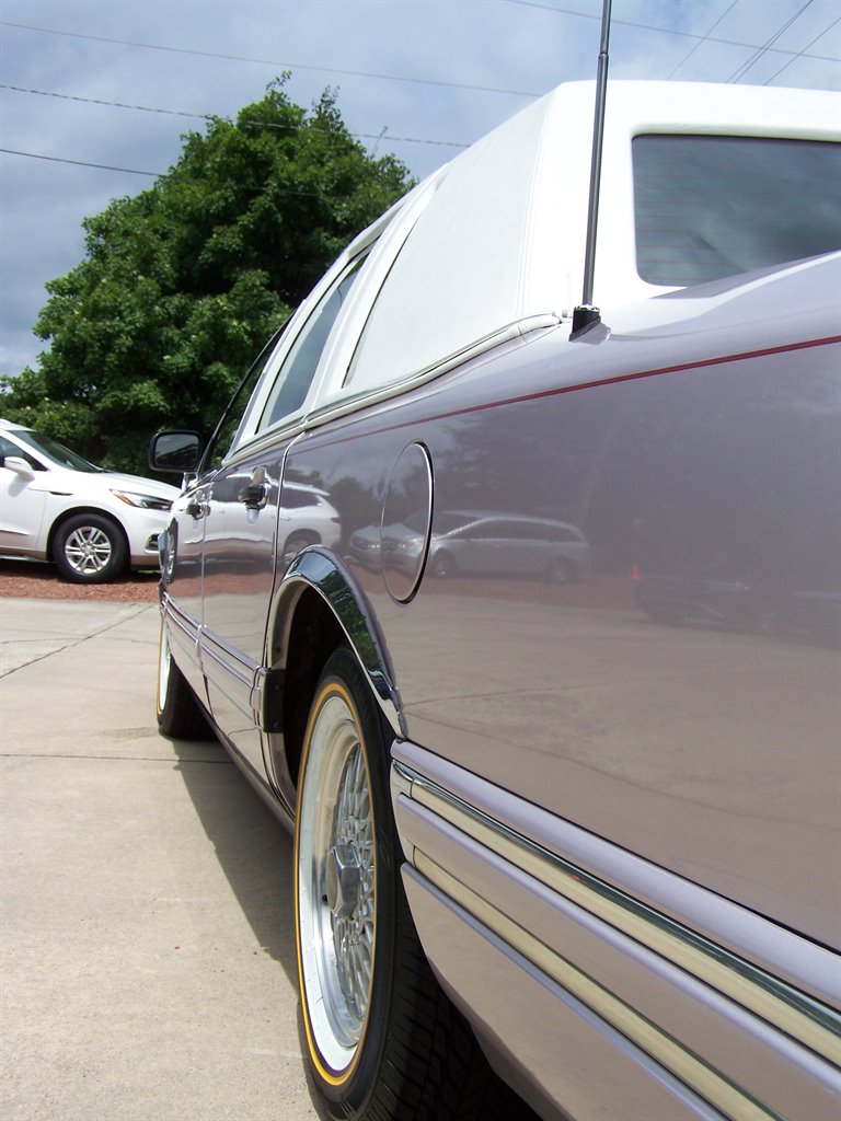 1991 Lincoln Town Car - $20,890