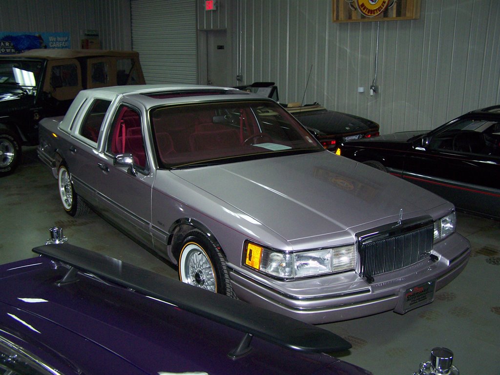 1991 Lincoln Town Car - $20,890
