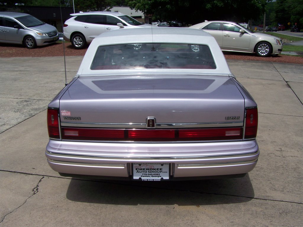 1991 Lincoln Town Car - $20,890