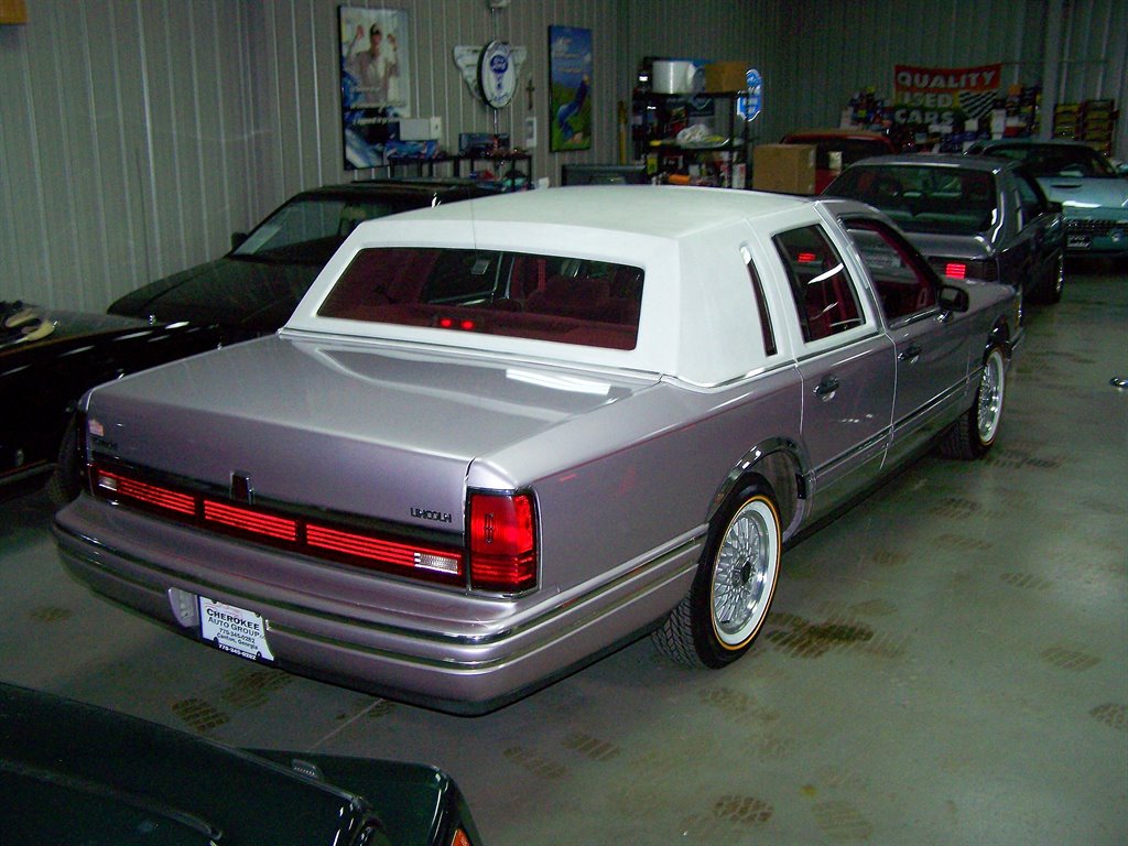 1991 Lincoln Town Car - $20,890