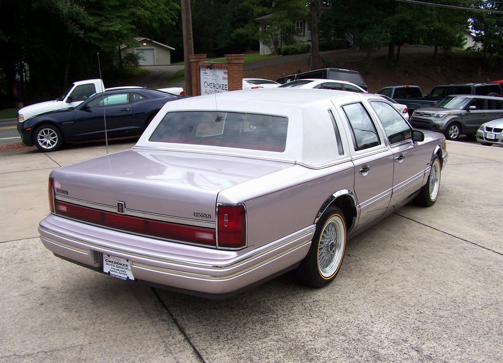 1991 Lincoln Town Car - $20,890