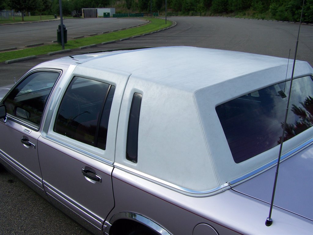 1991 Lincoln Town Car - $20,890