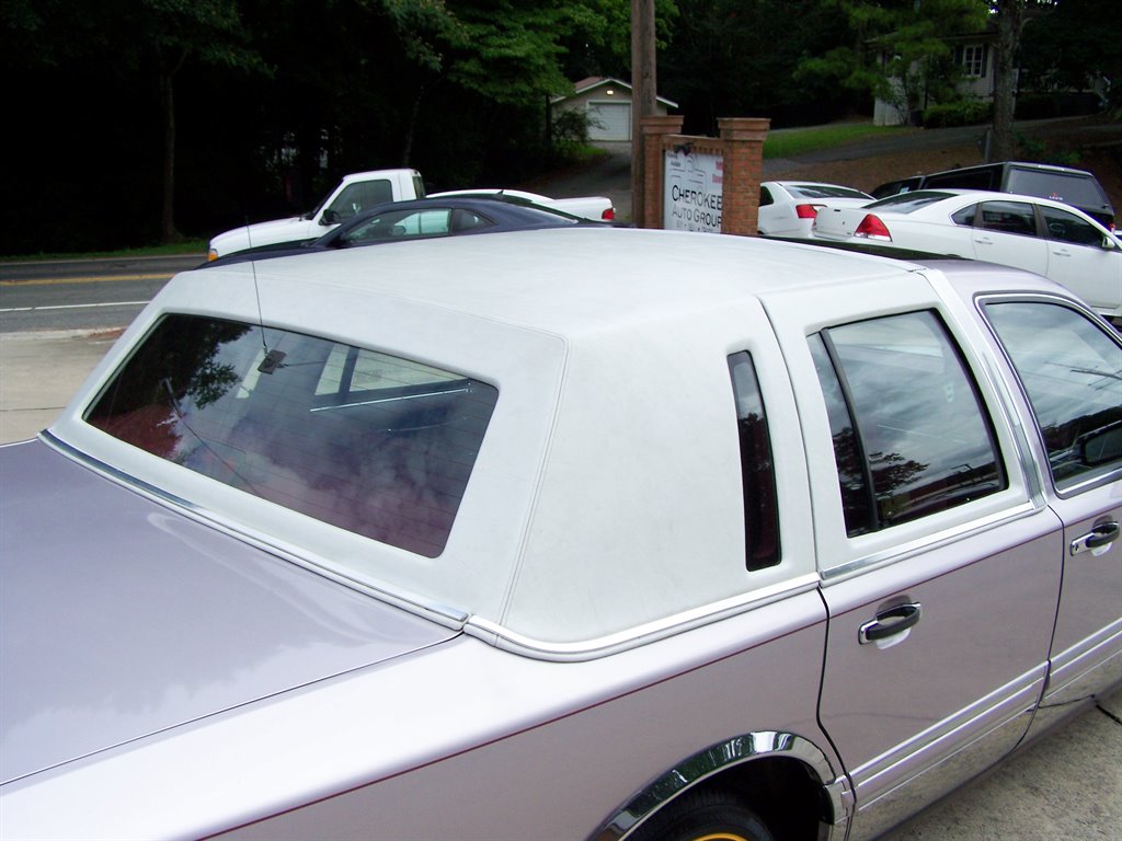 1991 Lincoln Town Car - $20,890