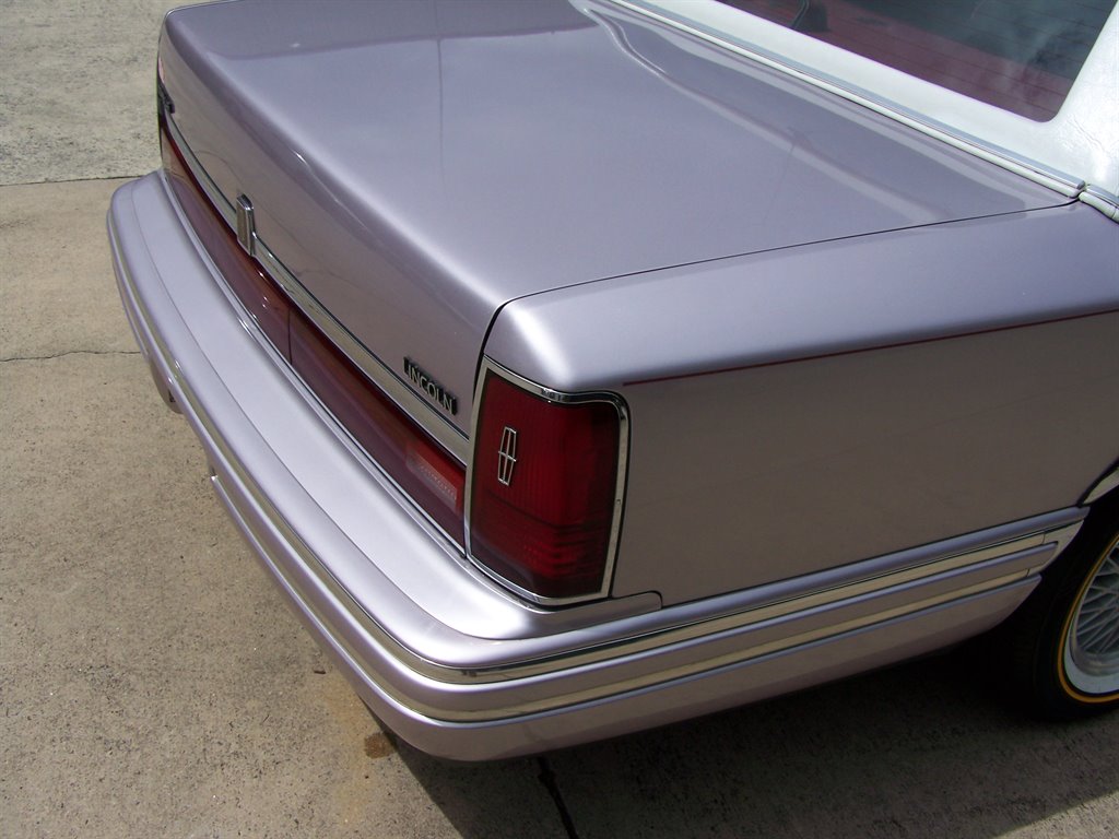 1991 Lincoln Town Car - $20,890