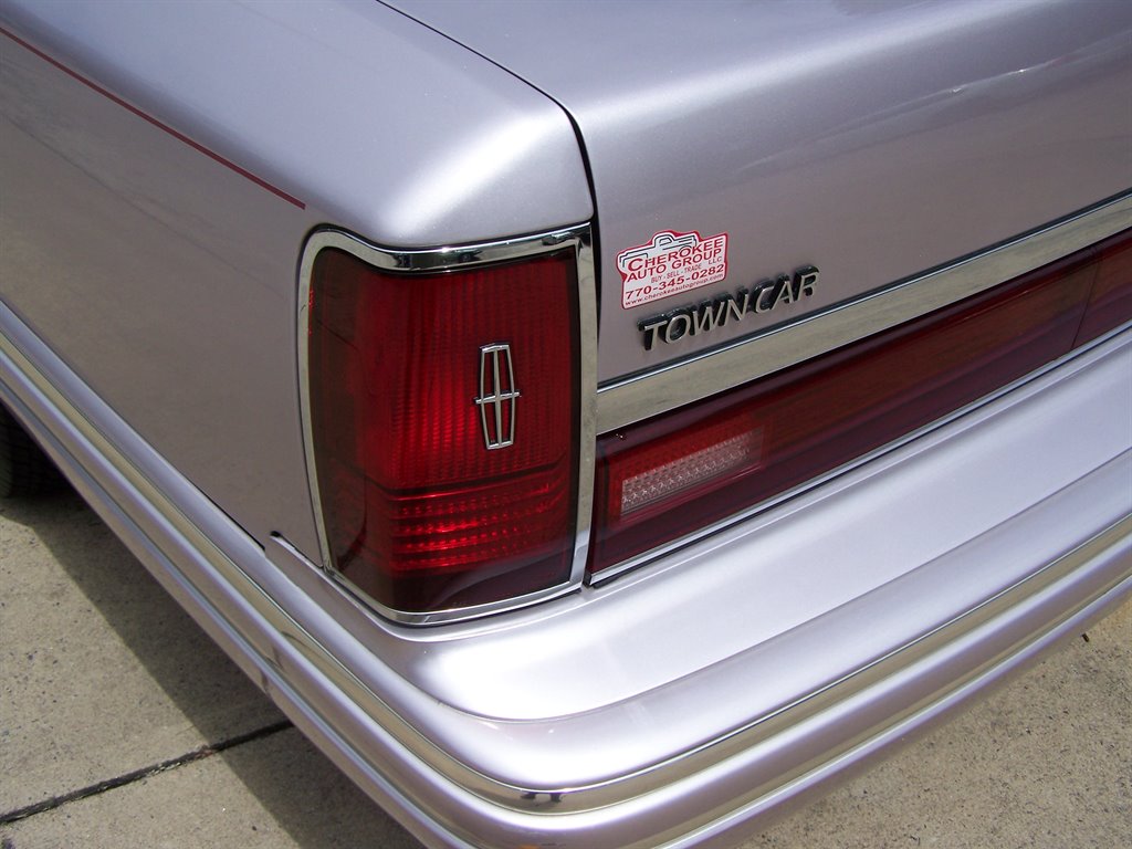 1991 Lincoln Town Car - $20,890