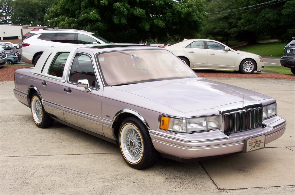 1991 Lincoln Town Car - $20,890