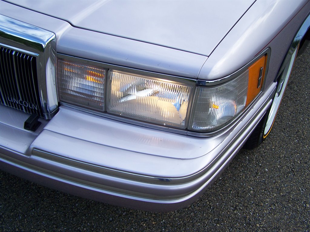 1991 Lincoln Town Car - $20,890