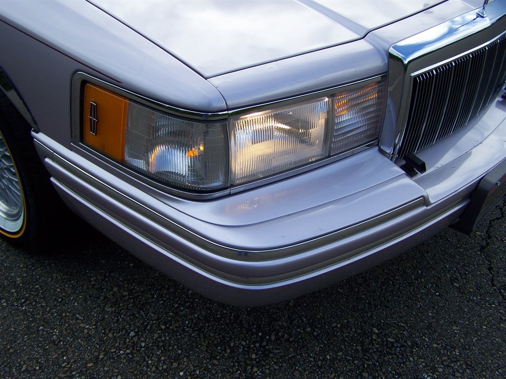 1991 Lincoln Town Car - $20,890