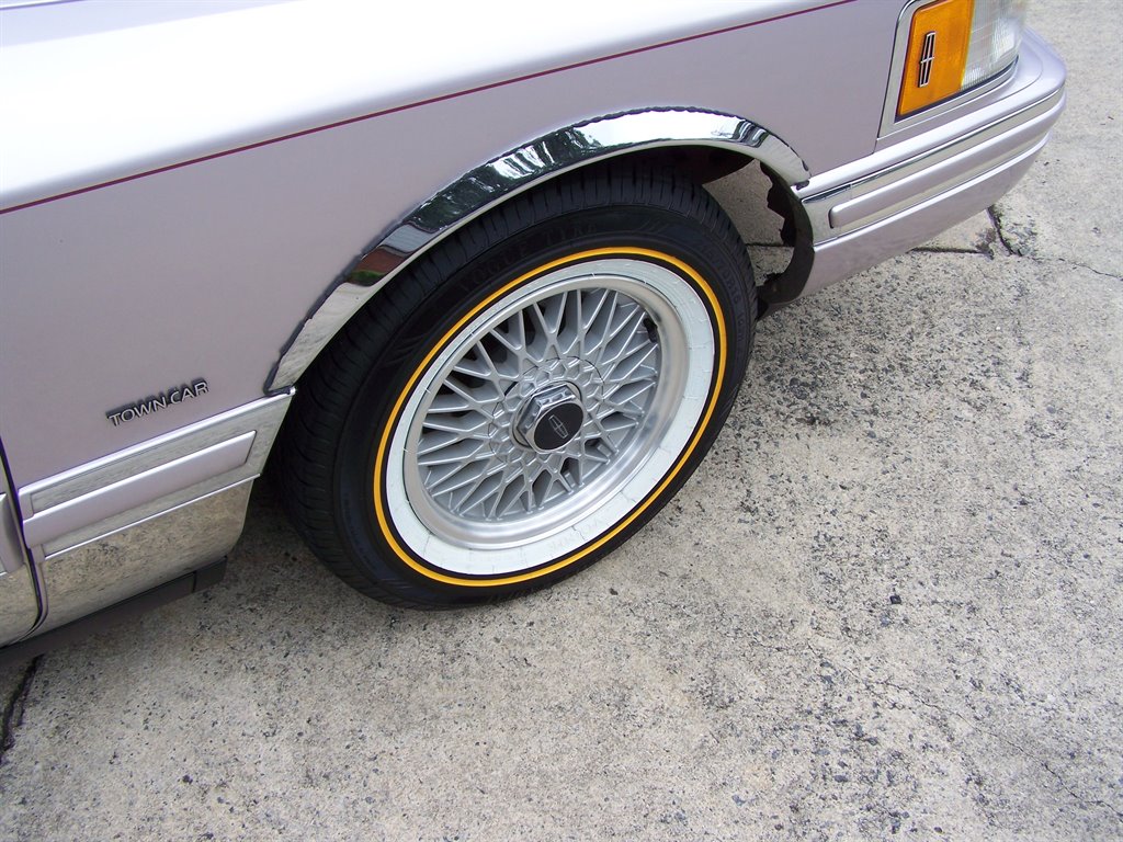 1991 Lincoln Town Car - $20,890