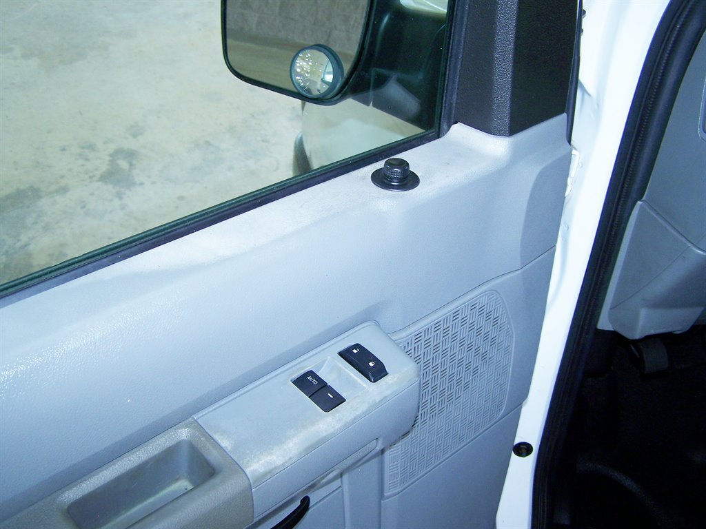 2009 Ford E-350 - $18,990