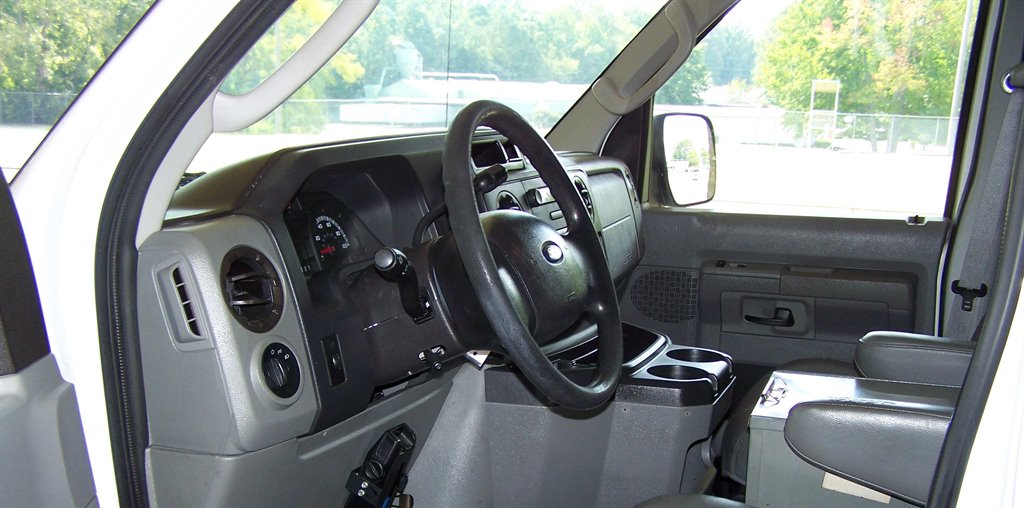2009 Ford E-350 - $18,990