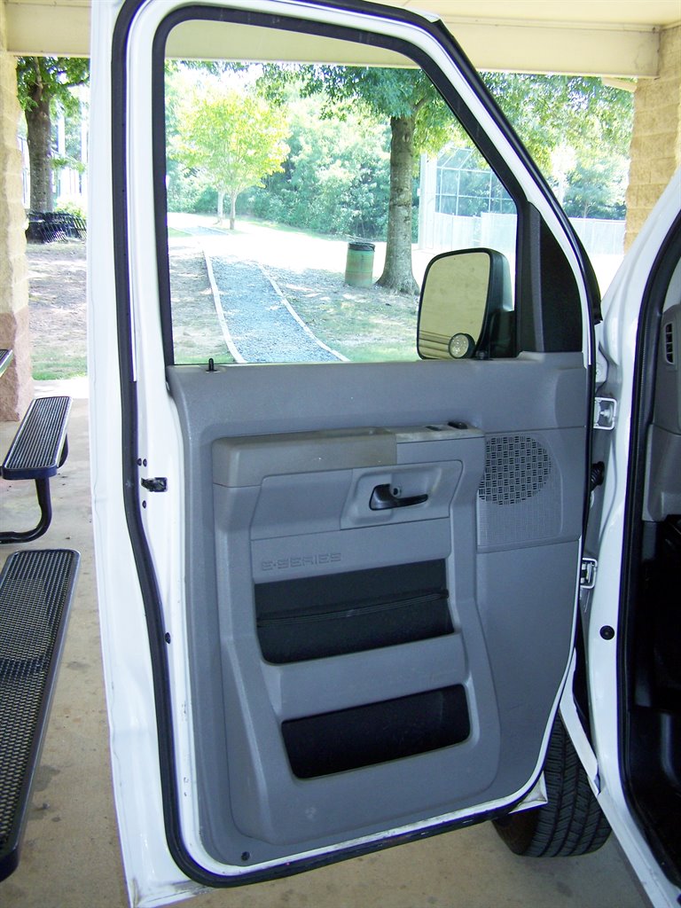 2009 Ford E-350 - $18,990