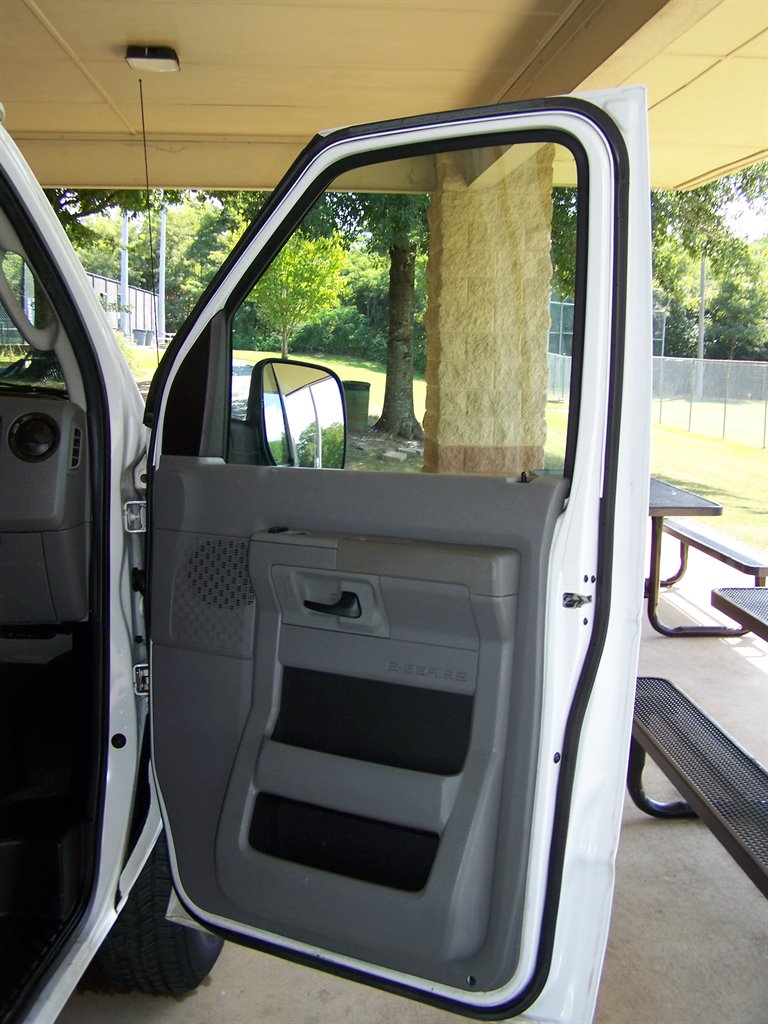 2009 Ford E-350 - $18,990