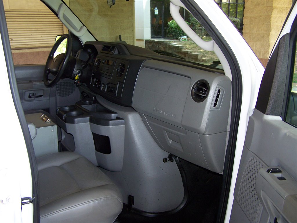 2009 Ford E-350 - $18,990