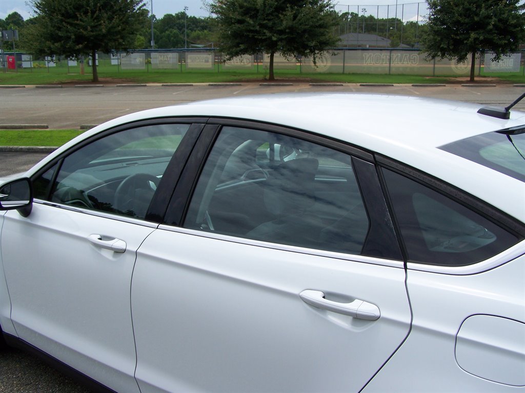 2015 Ford Fusion - $9,990