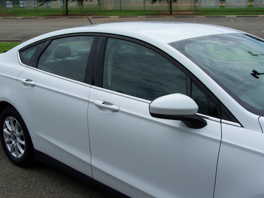 2015 Ford Fusion - $9,990
