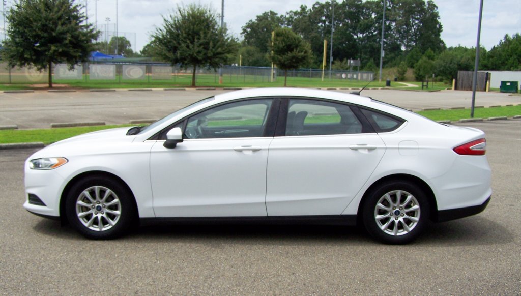 2015 Ford Fusion - $9,990