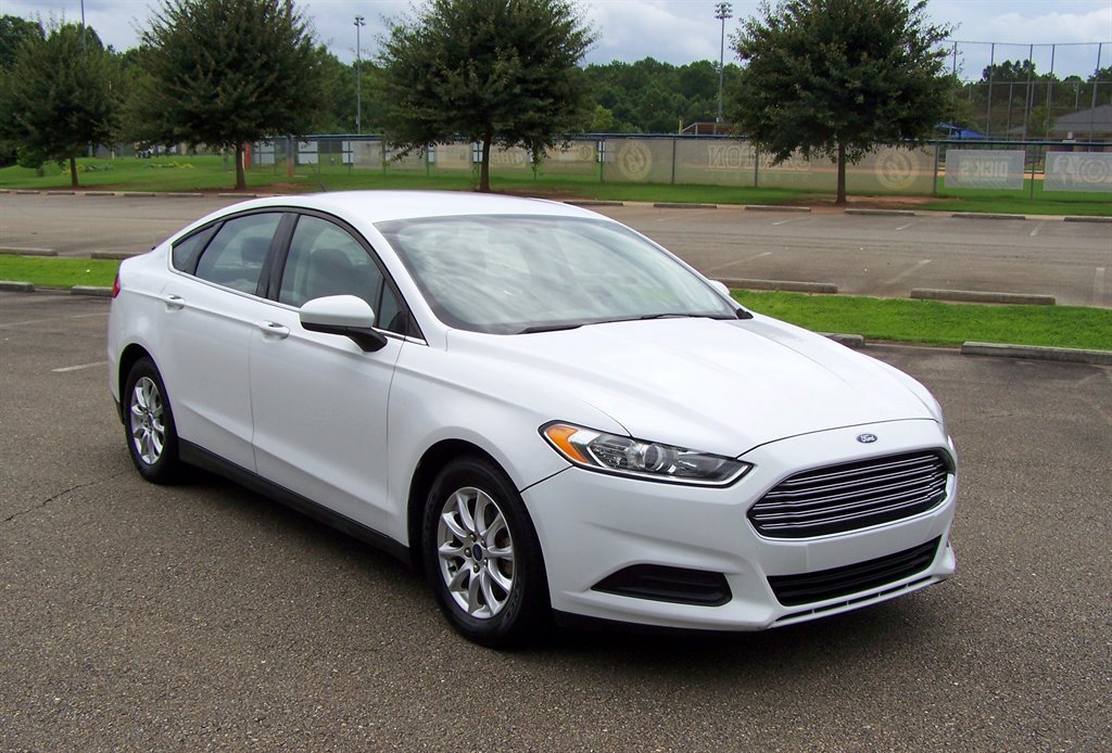 2015 Ford Fusion - $9,990
