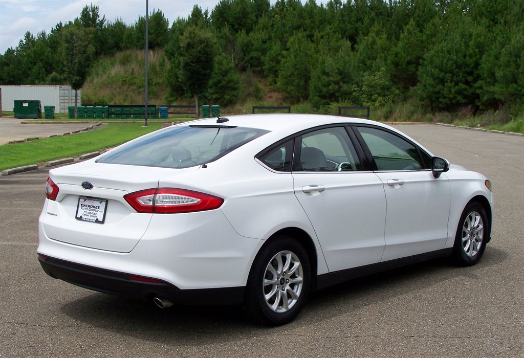 2015 Ford Fusion - $9,990