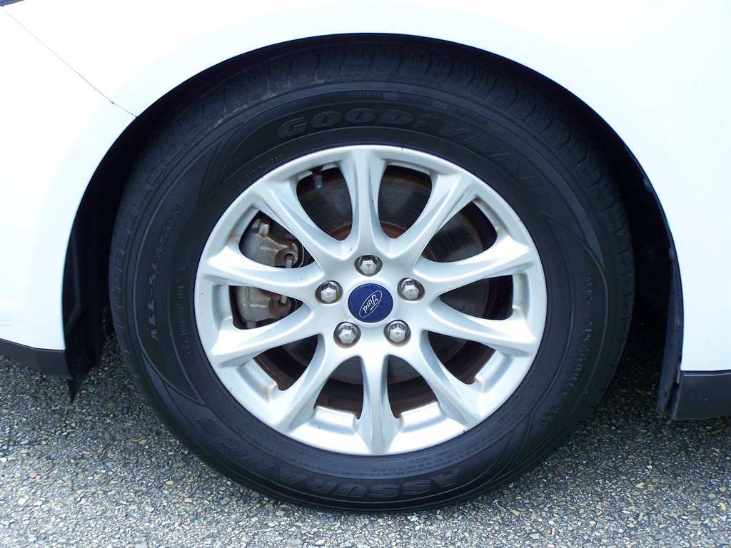 2015 Ford Fusion - $9,990