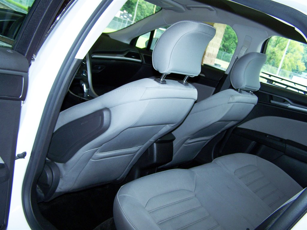 2015 Ford Fusion - $9,990