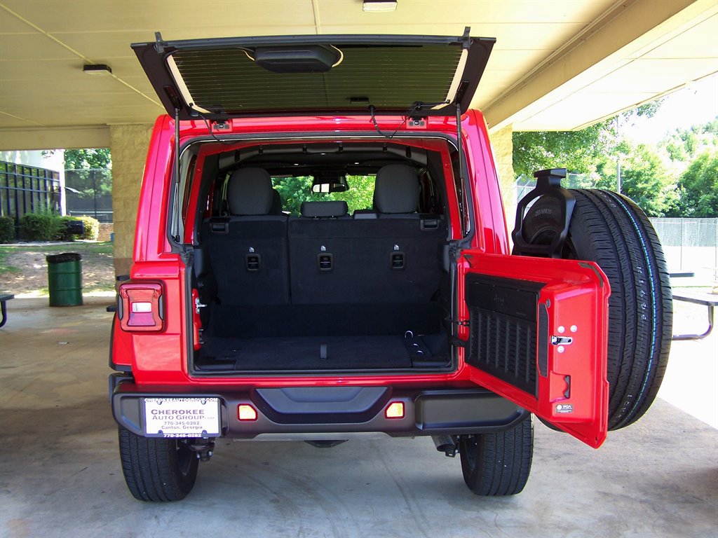 2025 Jeep Wrangler - $32,890