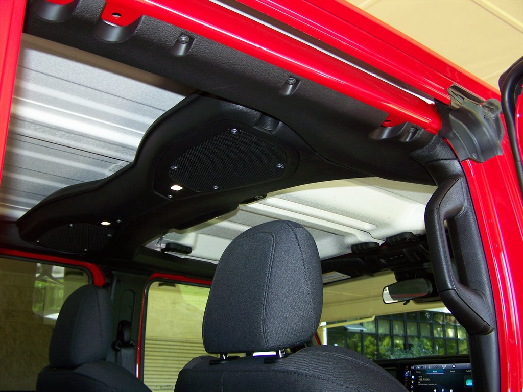2025 Jeep Wrangler - $32,890