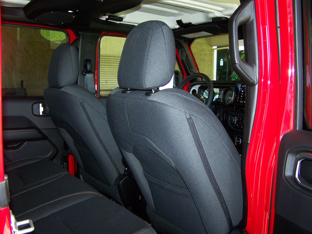 2025 Jeep Wrangler - $32,890