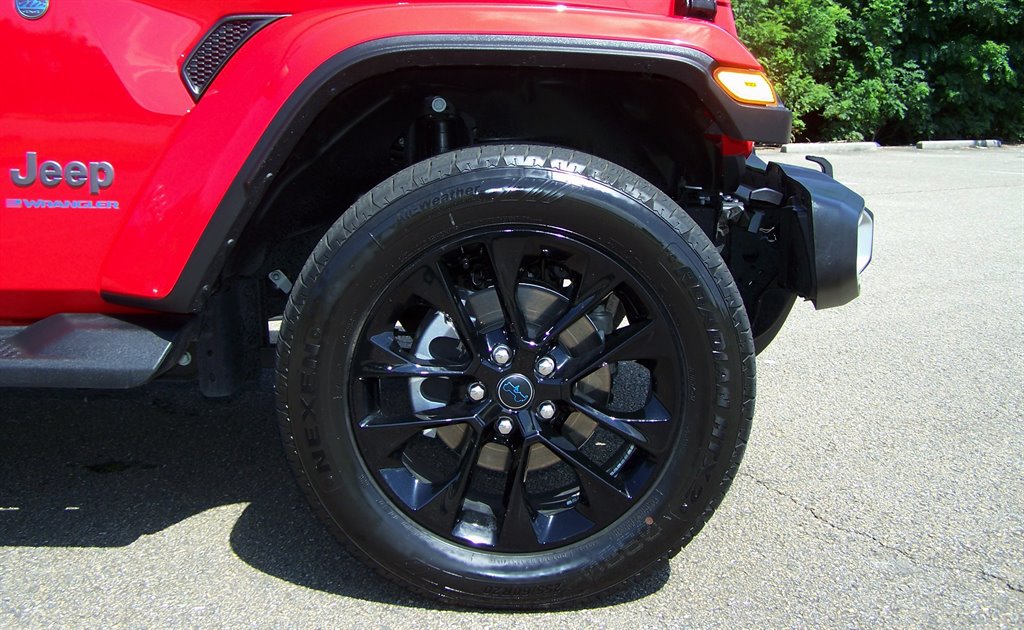2025 Jeep Wrangler - $32,890