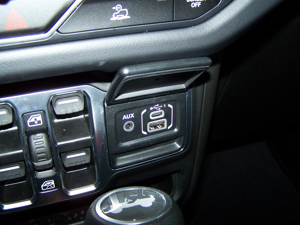 2025 Jeep Wrangler - $32,890