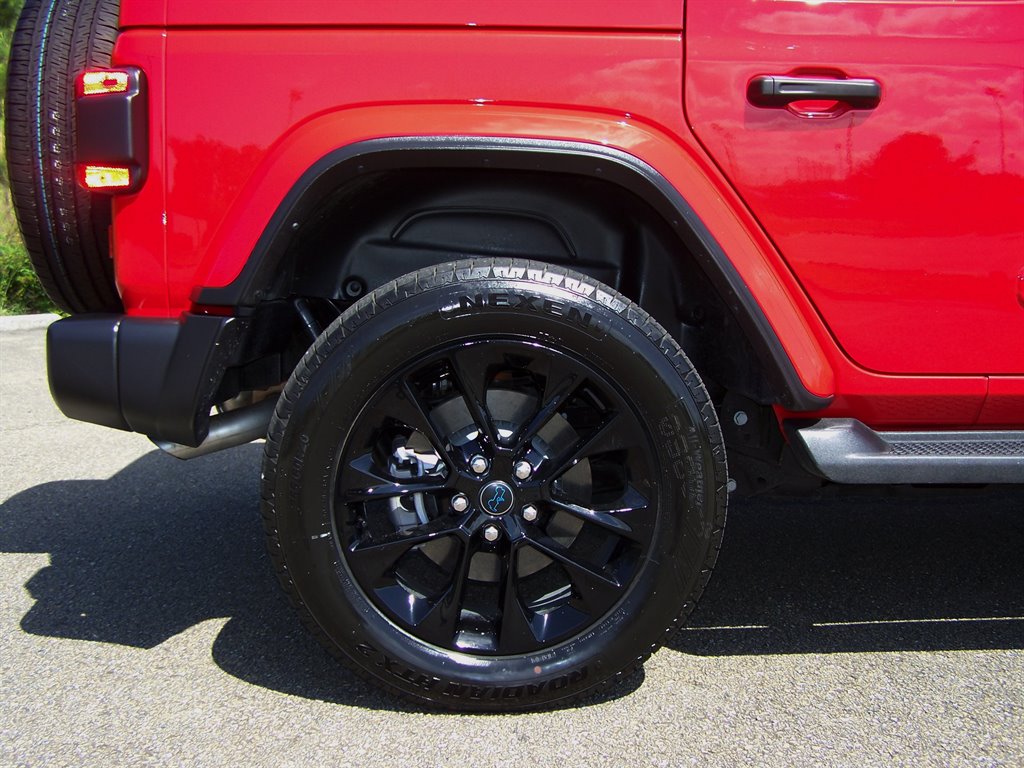 2025 Jeep Wrangler - $32,890