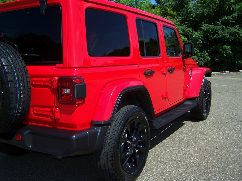 2025 Jeep Wrangler - $32,890