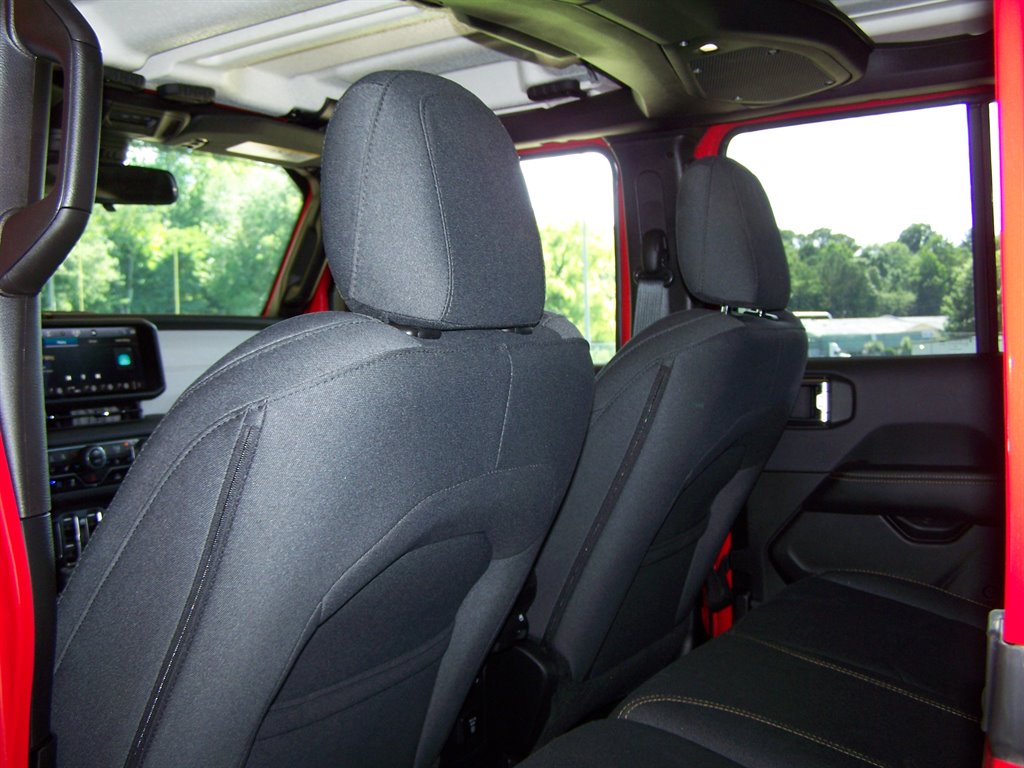 2025 Jeep Wrangler - $32,890