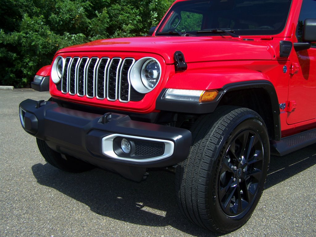 2025 Jeep Wrangler - $32,890