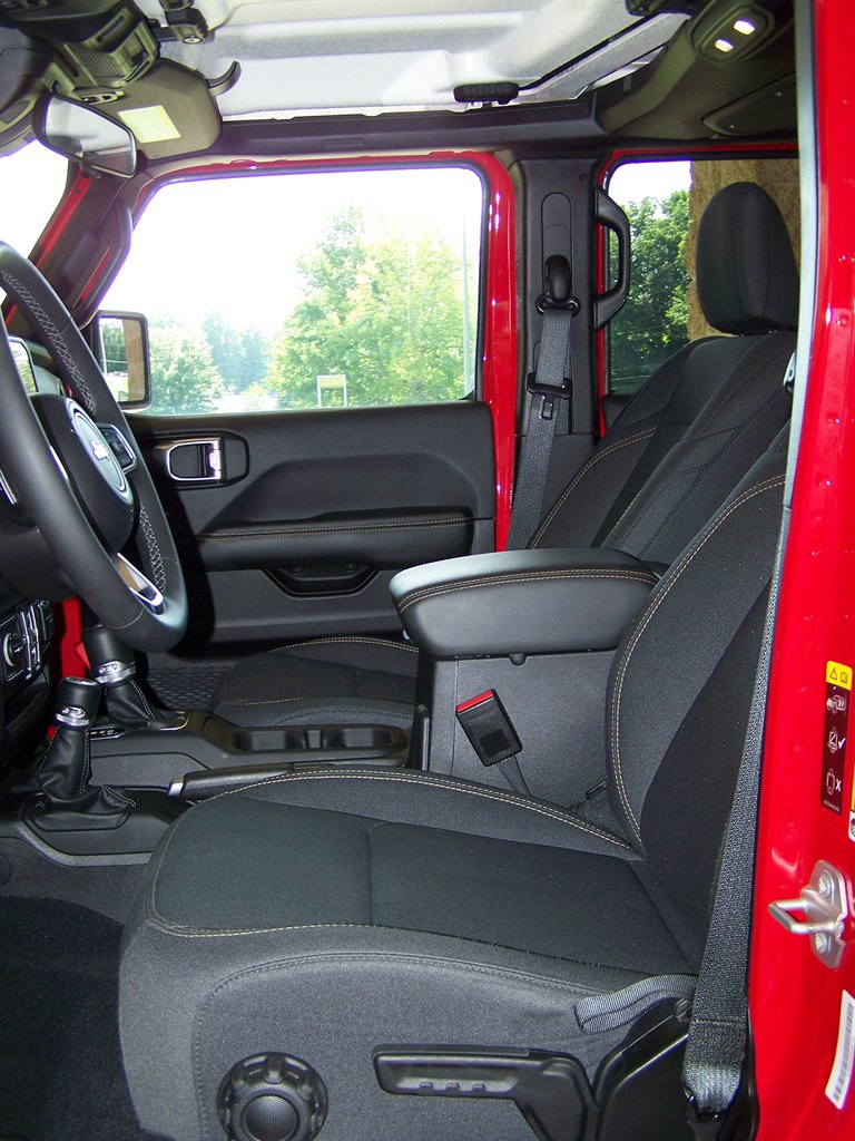 2025 Jeep Wrangler - $32,890