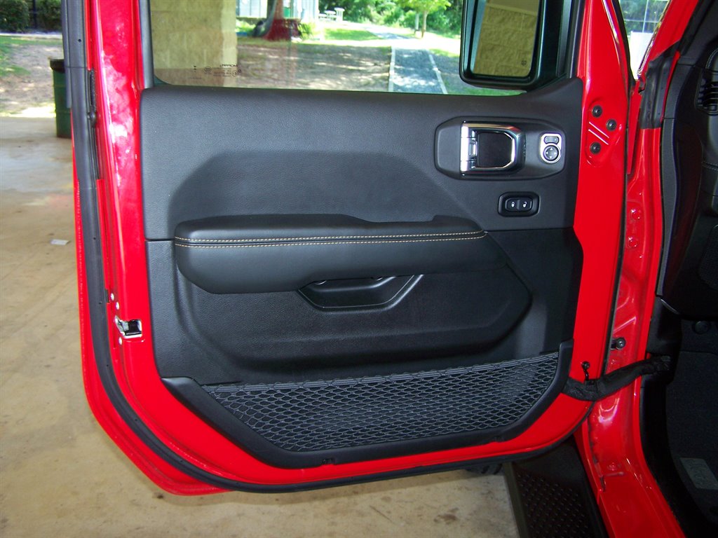 2025 Jeep Wrangler - $32,890