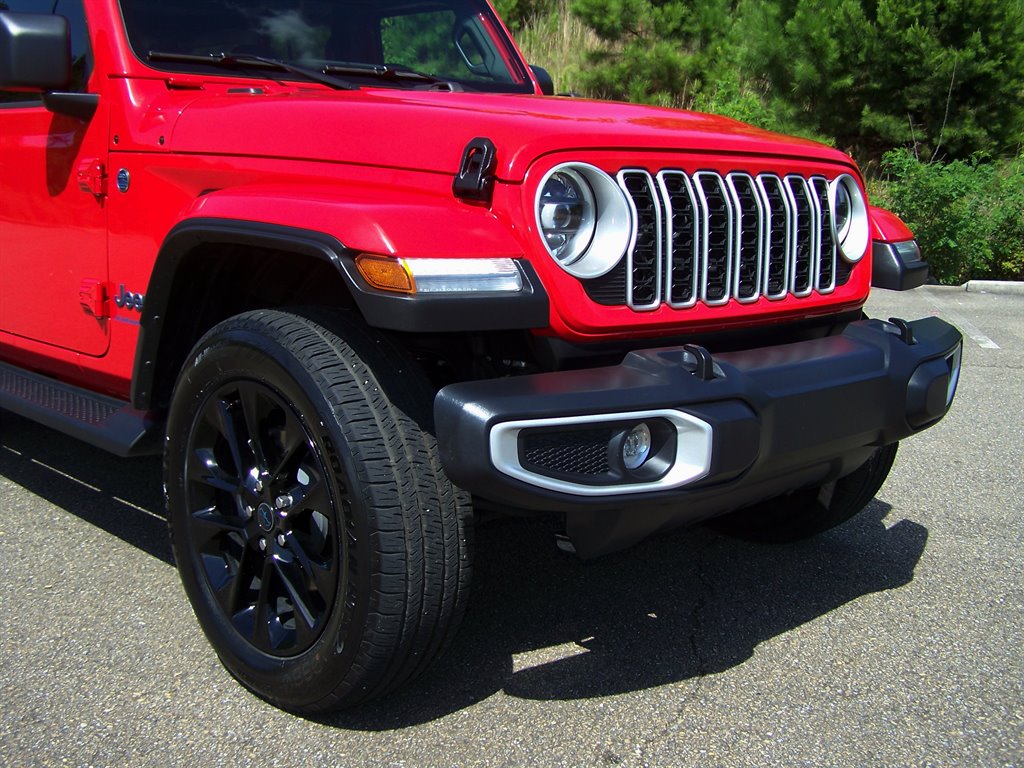 2025 Jeep Wrangler - $32,890