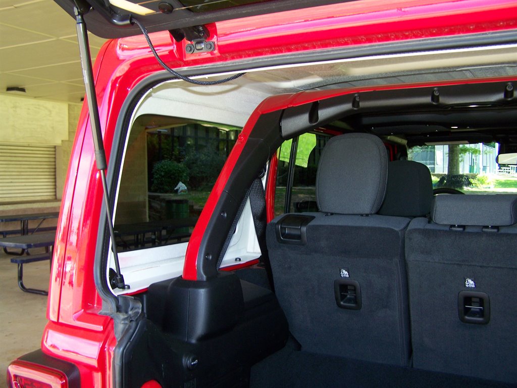 2025 Jeep Wrangler - $32,890