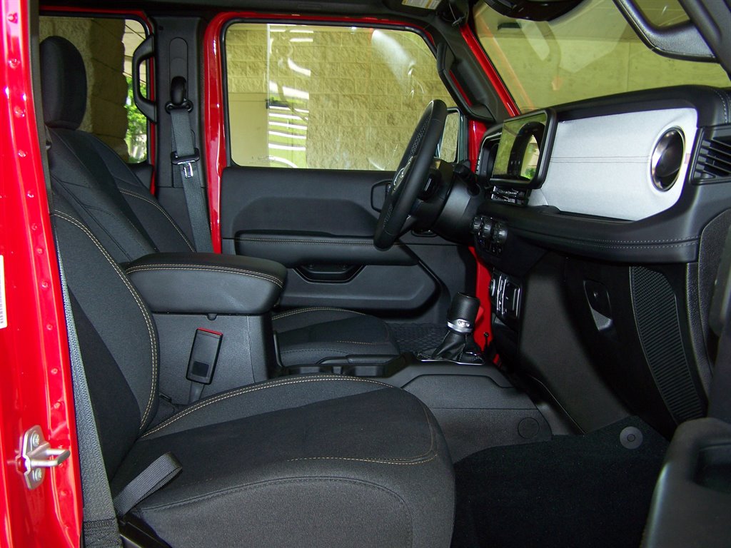 2025 Jeep Wrangler - $32,890