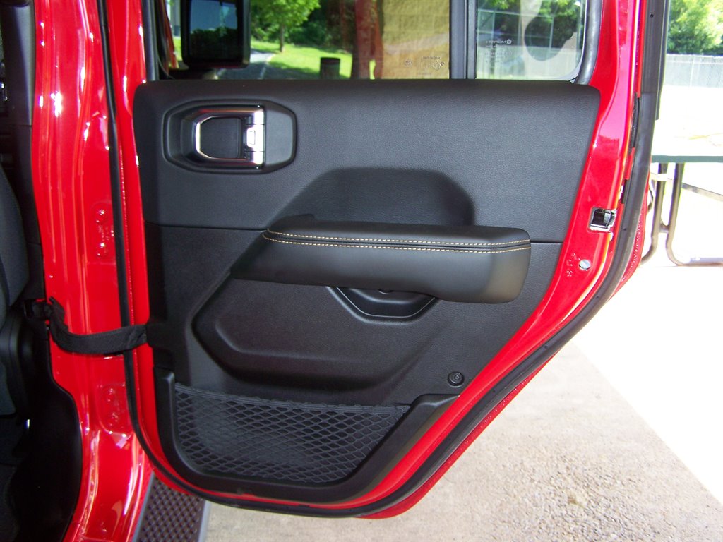 2025 Jeep Wrangler - $32,890