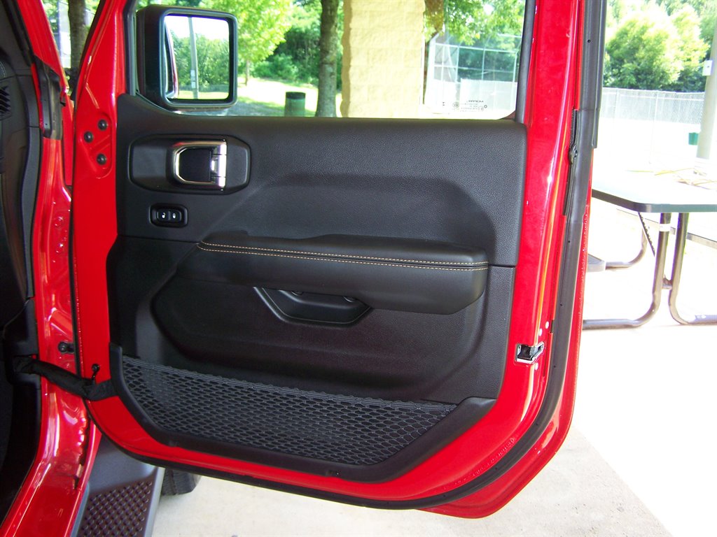 2025 Jeep Wrangler - $32,890