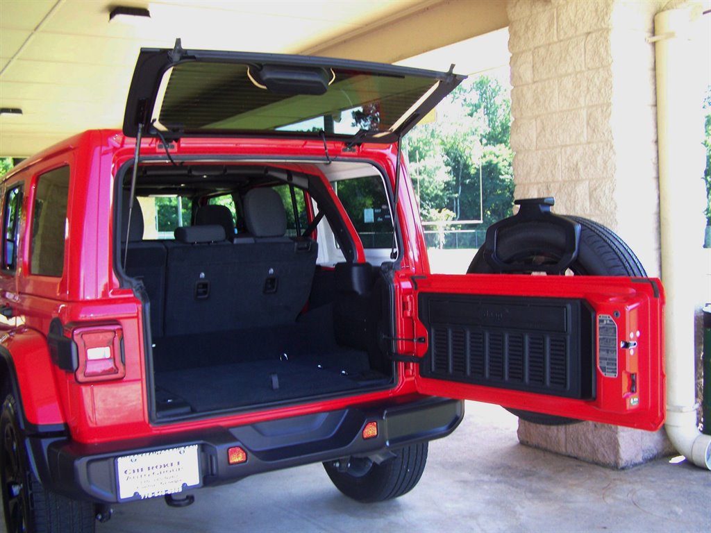 2025 Jeep Wrangler - $32,890